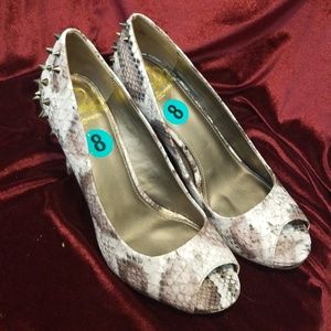 Fergalicious size 8 womens pumps